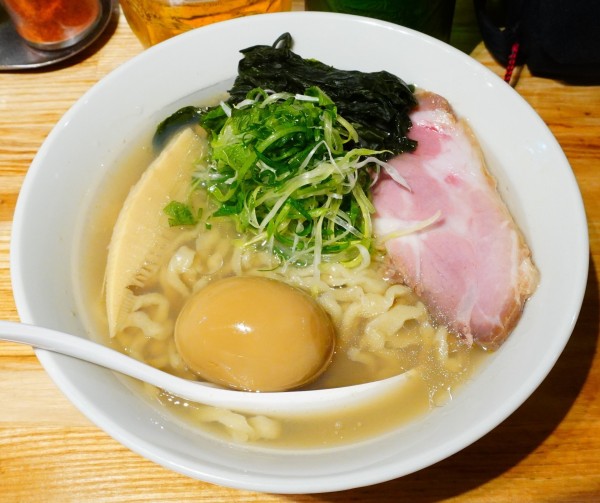 「味玉貝塩らーめん＋わかめ＋ビール」@らーめん 改の写真