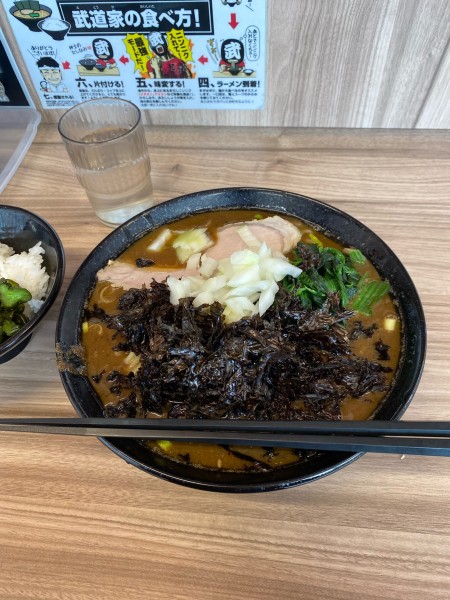 「ラーメン中豚骨煮干し強」@七代目武道家の写真