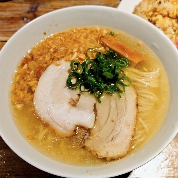 「塩らぁ麺(並)＋チャーハン小」@松戸中華そば 富田食堂の写真