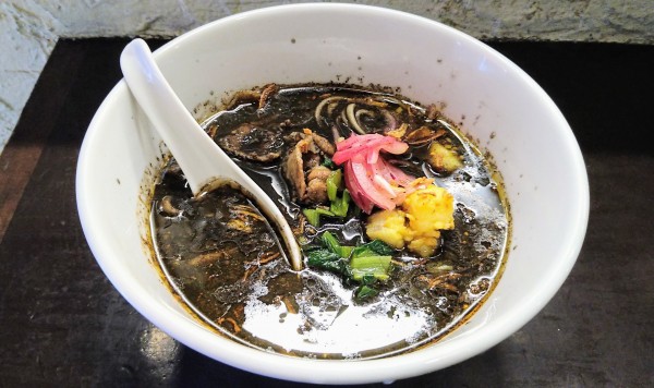 「【限定】スパイスカレー麹ヌードルブラック」@づゅる麺 池田の写真