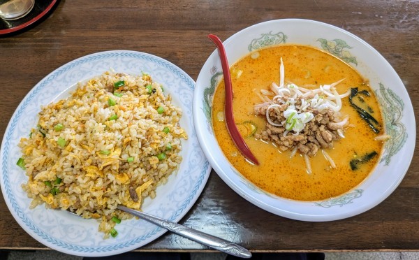 「坦々メン＋台湾炒飯」@台湾料理 四季紅 笠間店の写真