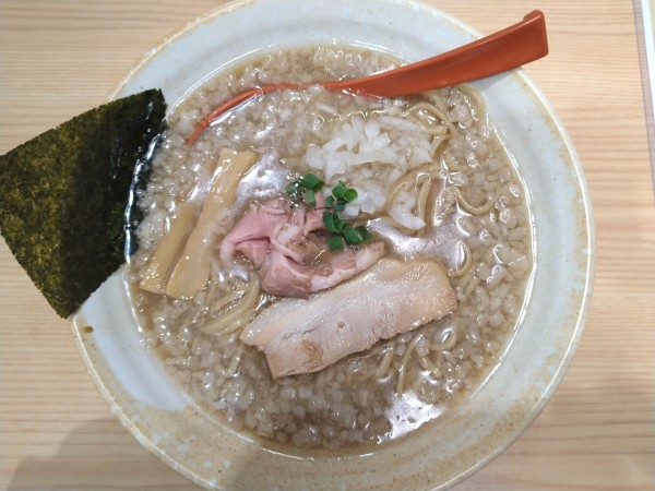 「背脂煮干し醤油らー麺（大盛）」@焼きあご塩らー麺 たかはし 越谷レイクタウン店の写真