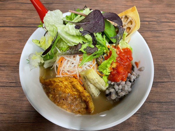 「ナツメグ白醤油ラーメン」@KENJUキッチンの写真