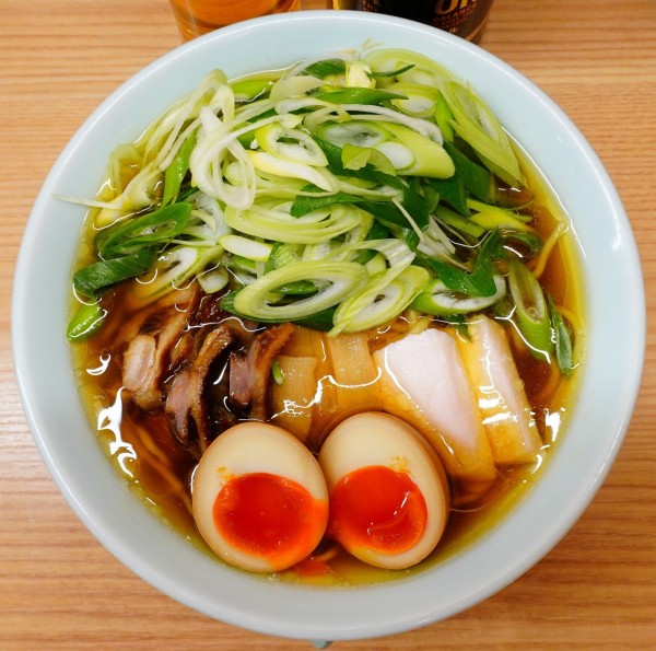 「味玉入り醤油らーめん並盛＋九条ネギ＋瓶ビール中瓶」@笠岡らーめん TAKETONBOの写真