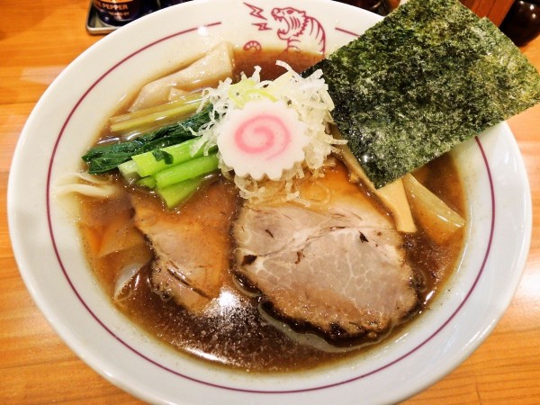 らーめん(950円)+ワンタン皮3枚(100円)