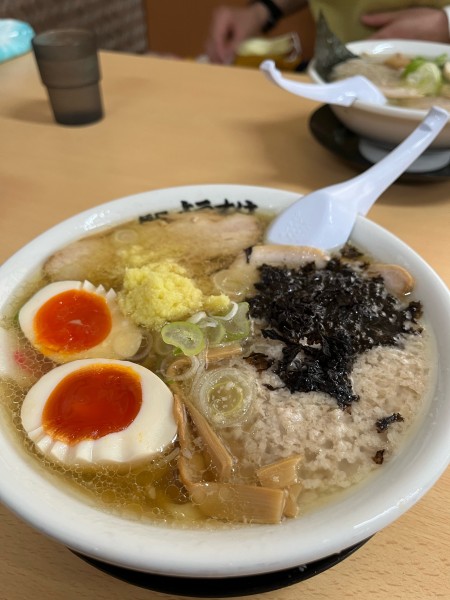 「背脂生姜醤油ラーメン 煮玉子トッピング」@麺屋 ようすけの写真