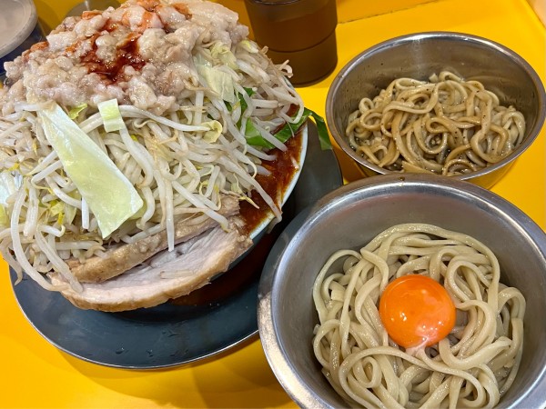 「小ラーメン 辛い奴4倍  トドメ玉（ドクロ） トドメ玉（たまご）」@ラーメン二郎 八王子野猿街道店2の写真