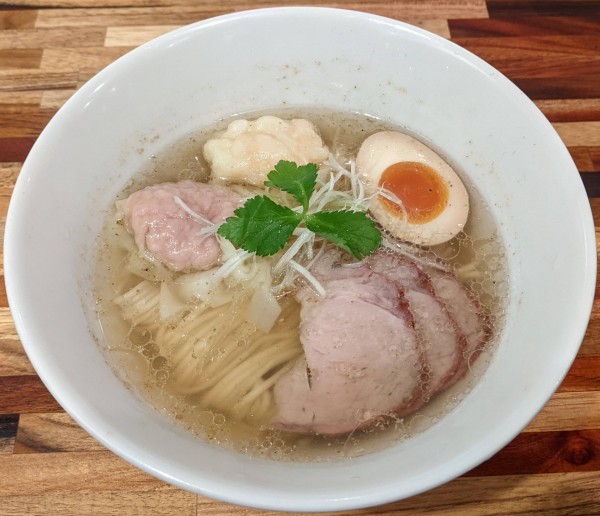 「肉1エビ1ワンタンラァ麺（塩） 1,000円」@麺屋おやゆびの写真