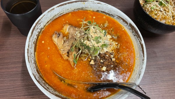 「ホテル仕込みの担々麺、ザーチャー丼、餃子」@麺屋とみよしの写真