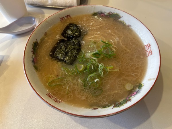 「ラーメン＋替玉2玉」@中洲屋台 長浜ラーメン 初代 健太の写真