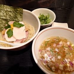 淡麗貝出汁つけ麺+九条ネギ(1450円)