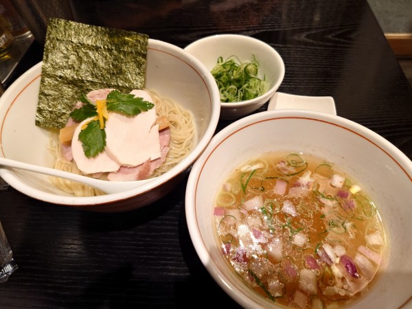 「淡麗貝出汁つけ麺+九条ネギ(1450円)」@貝と煮干し、時々濃厚の写真