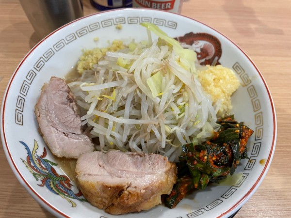 「ミニラーメン、ニラキムチ、ビール」@ラーメン豚山 金沢文庫店の写真