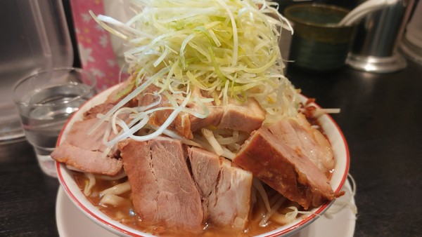 「エビースター太麺(M.O塩)・白髪ネギ ￥1,550」@らぁめん大山 アトレ川崎店の写真