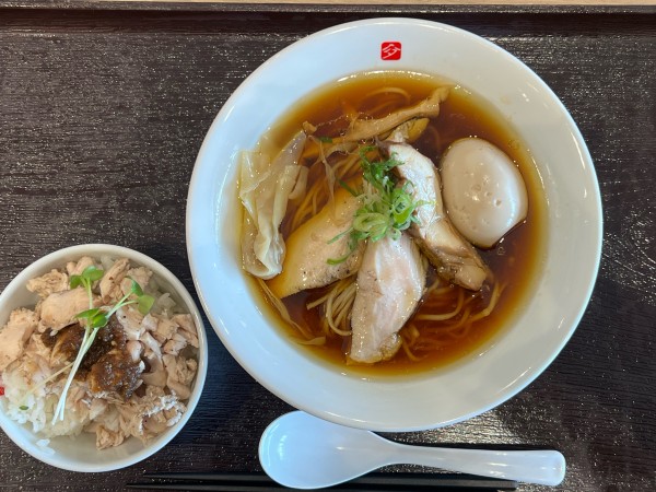 「特製鶏の中華そば 1,350円　  セット鶏チャーシュー 300」@中華そば 髙野 ベイサイド店の写真