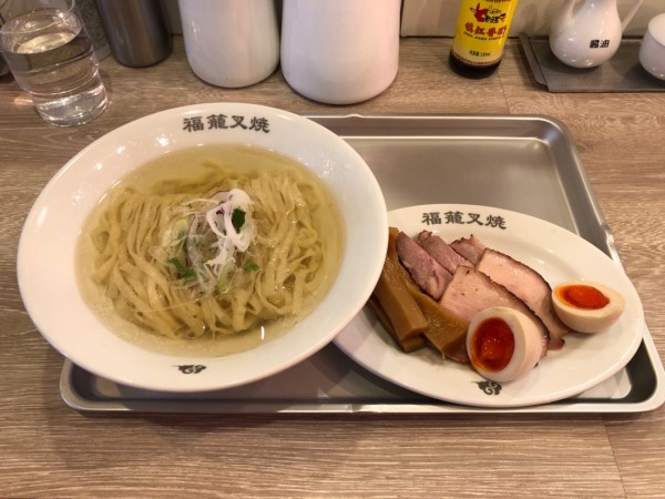 「かけラーメン(塩)＋叉焼(2種)+メンマ 1100円+C煮卵」@福籠叉焼の写真