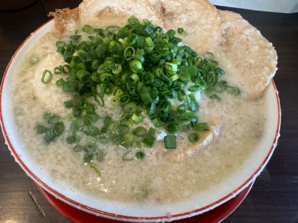 「豚骨背脂全部のせラーメン＋青ネギトッピング」@背脂らーめん 背脂チャチャチャの写真