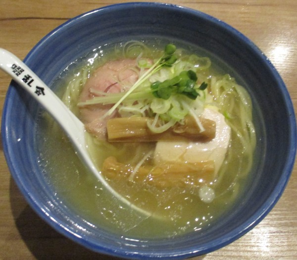 「塩らーめん　900円」@自家製麺 啜乱会の写真