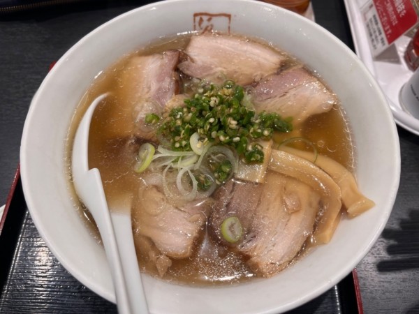 「喜多方ラーメン820円＋青唐辛子100円」@喜多方ラーメン 坂内 内幸町ガード下店の写真