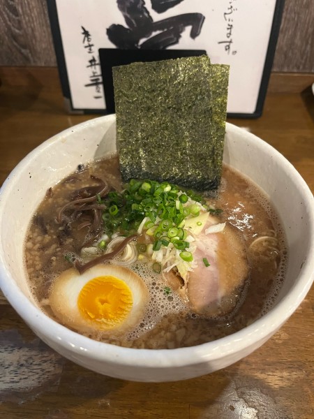 「醤油豚骨らーめん極細麺(900円)」@豚骨らーめん いちご家の写真