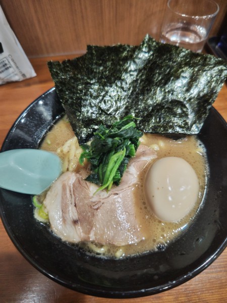 「味玉ラーメン並  太麺」@らーめん家 せんだい 横浜駅西口店の写真