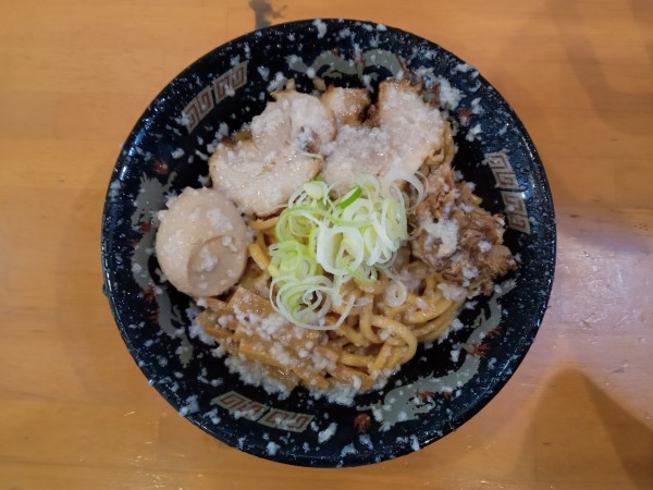 「爆盛油脂麺」@らーめん 平太周 神保町店の写真