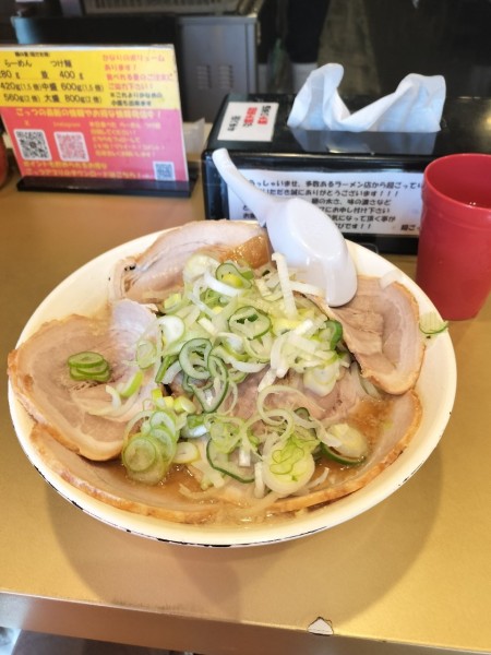 「醤油チャーシュー麺」@超ごってり麺 ごっつ 亀戸本店の写真