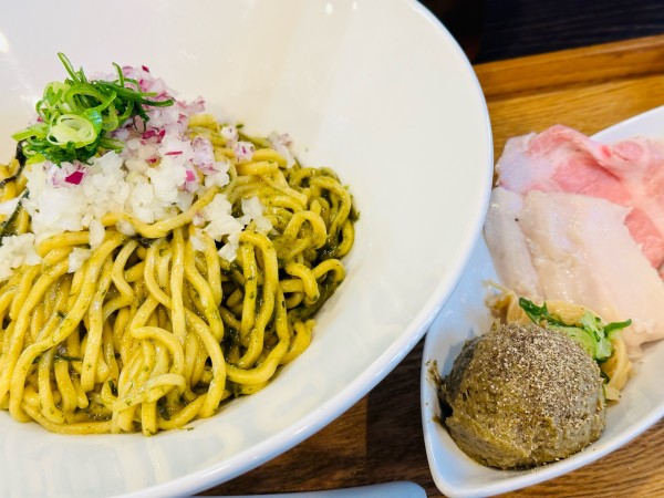 「春菊と牡蠣ときのこの油そば 1,100円 大盛 150円」@KAKIMAZE NOODLE Chidoriの写真