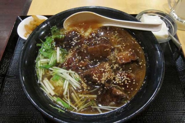 「豚角煮麺　850円」@花彫酒家の写真