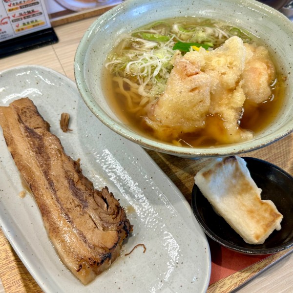 「吟醸和だしらーめん 鶏天＋トロ豚チャーシュー＋焼き餅」@麺と雫 牛久店の写真