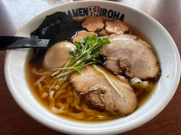 「手打ち中華そば」@麺家いろは 射水本店の写真