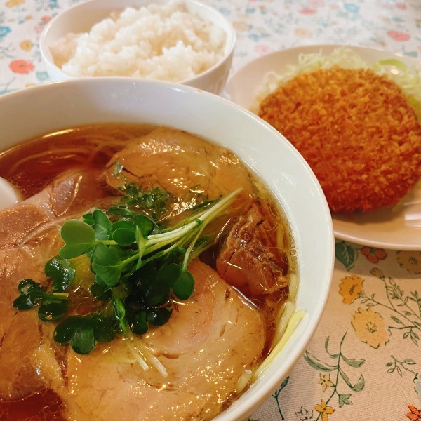 「ミニちゃあしゅうめん 600円 半ライスセット メンチカツ 20」@よか楼 本店の写真