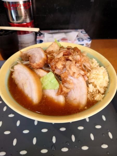 「ラーメン中  ニンニク  アブラ」@ラーメンめじ 武蔵小杉店の写真