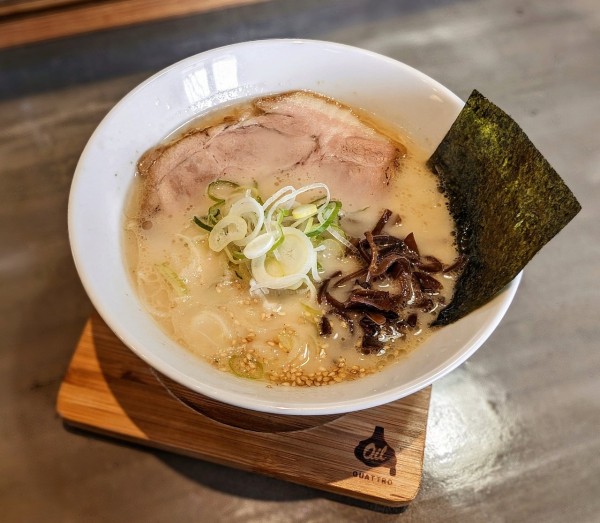 「とんこつラーメン」@細麺屋 くわとろの写真