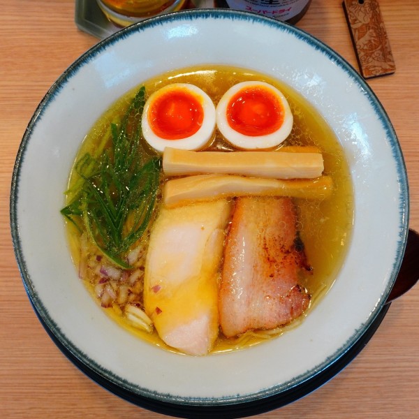 「味玉塩らぁ麺＋瓶ビール」@横浜淡麗らぁ麺 川上の写真