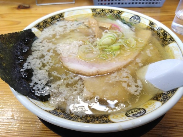 「羅臼昆布と伊吹いりこの背脂塩ラーメン」@青竹手打ちラーメン 麺屋ようすけ 佐野新都市店の写真