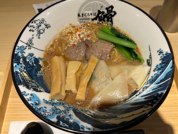 「ワンタン本まぐろそば」@本まぐろそば 䱻の写真