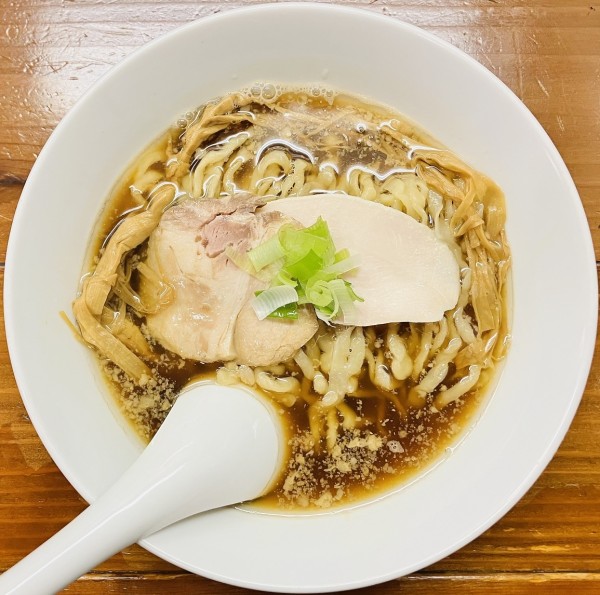 「醤油らぁ麺 太麺 (+和え玉)」@無化調煮干しらぁ麺 誠実の写真