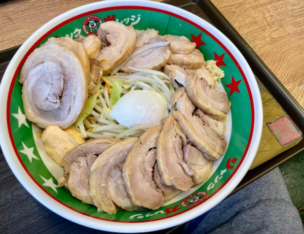 「豚マシまぜそば大+10豚増し」@ジャンクガレッジ 新所沢店の写真