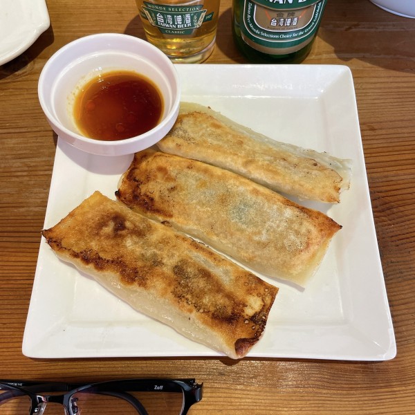 「豚肉鍋貼（豚肉棒餃子）3本」@886食堂 中華街店の写真