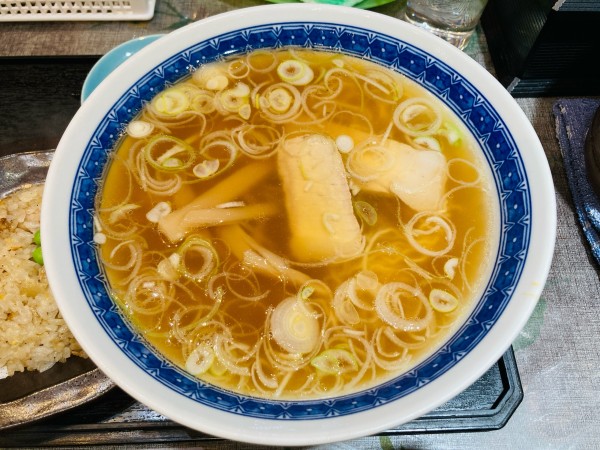 「ラーメン半チャーハンセット」@新華園の写真