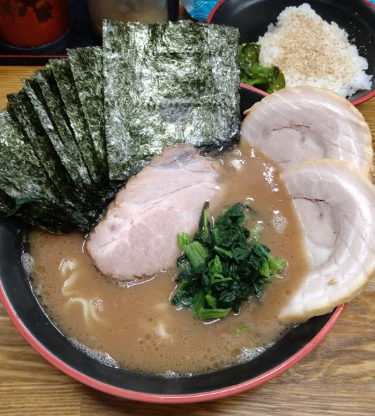 「ラーメン+バラチャー2枚､海苔､ライス」@麺家 紫極の写真