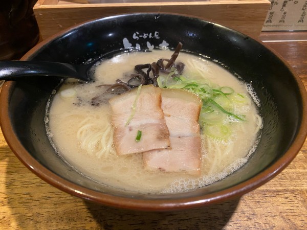 「とんこつラーメン」@らーめんや よしともの写真