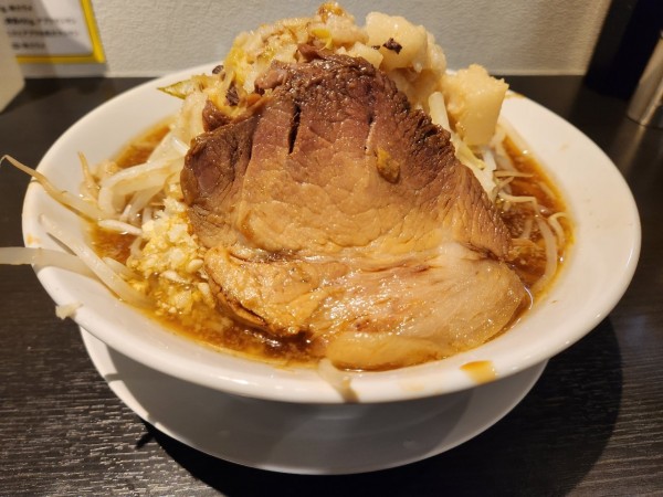 「小ラーメン　ニンニク少しヤサイアブラ」@ラーメン🐷居酒屋 徳豚 蒲田店の写真