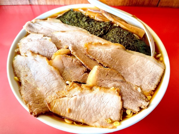 「チャーシューメン大盛（800円）」@栄楽の写真
