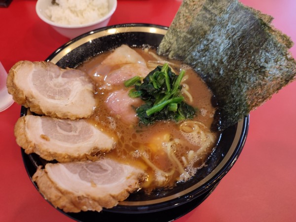 「ラーメン（並）＋煮豚チャーシュー＋ご飯」@大輝家直系家系ラーメン 大金家 亀有店の写真