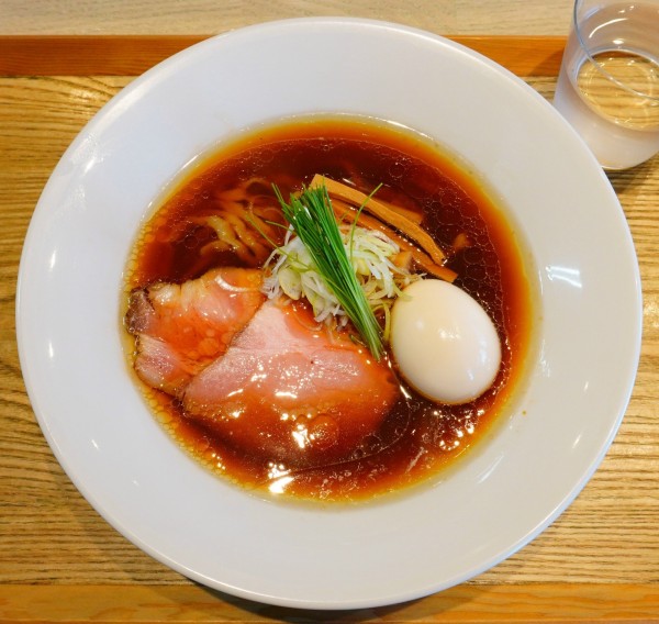 「味玉 中華蕎麦＜醤油＞（手もみ）」@宍道湖しじみ中華蕎麦 琥珀 東京本店の写真
