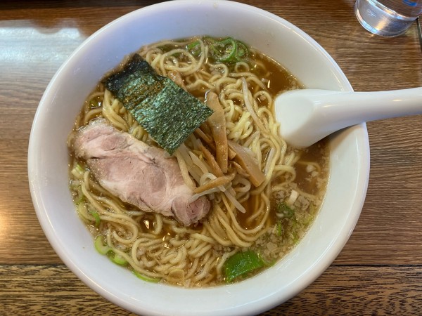 「正油ラーメン大盛　850円」@周作の写真