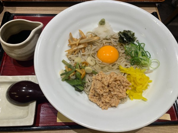 「納豆そば 1050円」@家族亭 聖蹟桜ヶ丘店の写真