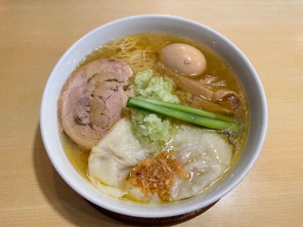 「塩ワンタンめん＋味玉」@心麺の写真